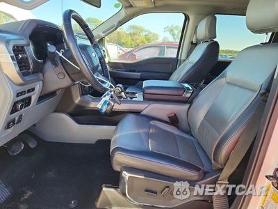 Zdjęcie 7 z 12 samochodu: 2024 FORD F150 LARIAT VIN:1FTFW5L58RFA64990 - miniatura