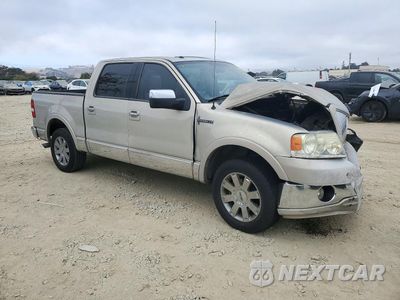 Czwarte zdjęcie samochodu z boku: 2006 LINCOLN MARK LT VIN:5LTPW16586FJ12456 - miniatura