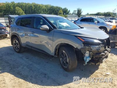 Czwarte zdjęcie samochodu z boku: 2026 NISSAN ROGUE SV VIN:5N1BT3BA5TC717855 - miniatura