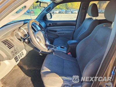 Zdjęcie 7 z 13 samochodu: 2014 TOYOTA TACOMA V6 VIN:3TMLU4EN7EM159745 - miniatura