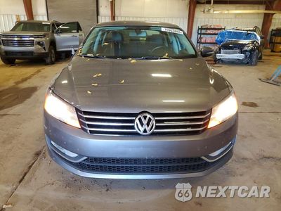 Piąte zdjęcie samochodu w środku: 2015 VOLKSWAGEN PASSAT S VIN:1VWAS7A34FC080133 - miniatura