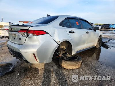 Trzecie zdjęcie samochodu z tyłu: 2022 TOYOTA COROLLA SE NIGHTSHADE EDITION VIN:5YFS4MCE2NP107284 - miniatura