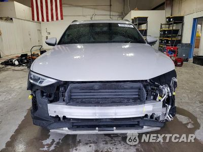 Piąte zdjęcie samochodu w środku: 2022 AUDI E-TRON PREMIUM VIN:WA1AAAGE5NB013258 - miniatura