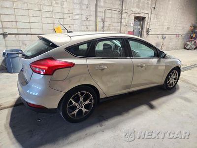 Trzecie zdjęcie samochodu z tyłu: 2015 FORD FOCUS SE VIN:1FADP3K24FL234409 - miniatura