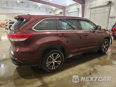 Trzecie zdjęcie samochodu z tyłu: 2019 TOYOTA HIGHLANDER LE PLUS VIN:5TDBZRFHXKS981535 - miniatura
