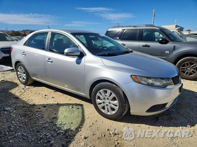 Czwarte zdjęcie samochodu z boku: 2012 KIA FORTE EX VIN:KNAFU4A28C5635008 - miniatura