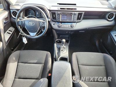 Zdjęcie 8 z 14 samochodu: 2018 TOYOTA RAV4 XLE VIN:JTMRFREV1JD256835 - miniatura
