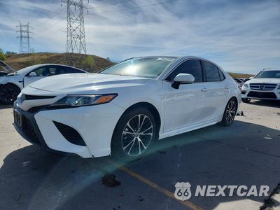 2020 TOYOTA CAMRY SE 4T1G11BK0LU004543 - główne zdjęcie licytacji z USA - miniatura