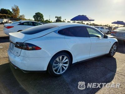 Trzecie zdjęcie samochodu z tyłu: 2014 TESLA MODEL S VIN:5YJSA1H11EFP48953 - miniatura