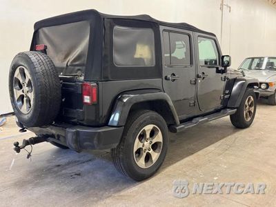Czwarte zdjęcie samochodu z boku: 2017 JEEP WRANGLER UNLIMITED SAHARA VIN:1C4BJWEG5HL559083 - miniatura