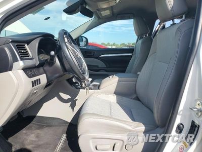 Zdjęcie 7 z 12 samochodu: 2019 TOYOTA HIGHLANDER LE PLUS VIN:5TDZZRFH2KS359753 - miniatura