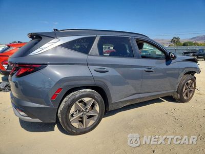 Trzecie zdjęcie samochodu z tyłu: 2025 HYUNDAI TUCSON SEL VIN:5NMJB3DE3SH563620 - miniatura