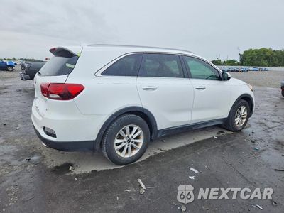 Trzecie zdjęcie samochodu z tyłu: 2019 KIA SORENTO LX V6 VIN:5XYPG4A54KG478530 - miniatura