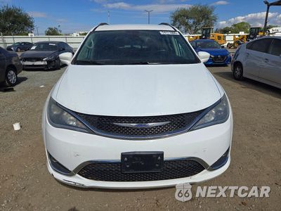 Piąte zdjęcie samochodu w środku: 2019 CHRYSLER PACIFICA TOURING L VIN:2C4RC1BG9KR548263 - miniatura