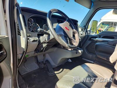 Zdjęcie 8 z 13 samochodu: 2020 KENWORTH CONSTRUCTION T680 VIN:1XKYDP9X3LJ311151 - miniatura