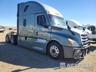 Czwarte zdjęcie samochodu z boku: 2018 FREIGHTLINER CASCADIA 126 VIN:3AKJHHDR8JSHU5647 - miniatura