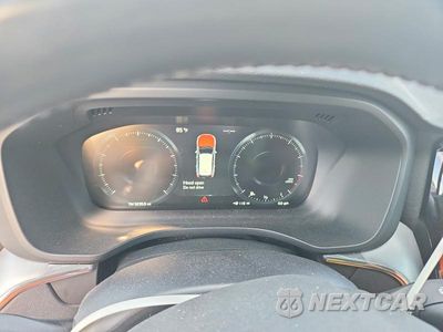 Zdjęcie 9 z 13 samochodu: 2019 VOLVO XC60 T6 VIN:YV4A22RK4K1347632 - miniatura