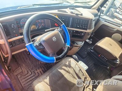 Zdjęcie 8 z 13 samochodu: 2018 VOLVO VNL SEMI TRUCK VIN:4V4NC9EH1JN886273 - miniatura