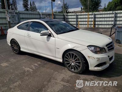 Czwarte zdjęcie samochodu z boku: 2012 MERCEDES-BENZ C 250 VIN:WDDGJ4HB7CF847548 - miniatura