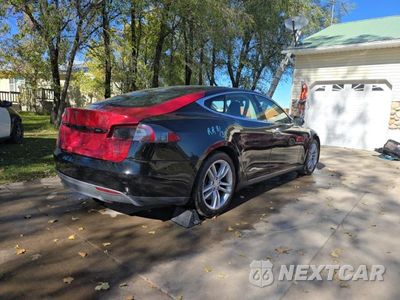 Czwarte zdjęcie samochodu z boku: 2014 TESLA MODEL S VIN:5YJSA1H12EFP35855 - miniatura