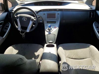 Zdjęcie 8 z 12 samochodu: 2012 TOYOTA PRIUS THREE VIN:JTDKN3DU9C1527879 - miniatura