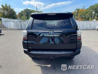 Piąte zdjęcie samochodu w środku: 2019 TOYOTA 4RUNNER SR5 VIN:JTEBU5JRXK5721189 - miniatura