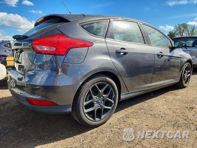 Trzecie zdjęcie samochodu z tyłu: 2016 FORD FOCUS SE VIN:1FADP3K29GL332935 - miniatura