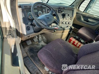 Zdjęcie 8 z 12 samochodu: 2016 FREIGHTLINER CASCADIA 125 SEMI TRUCK VIN:3AKJGEBG5GSHK9305 - miniatura