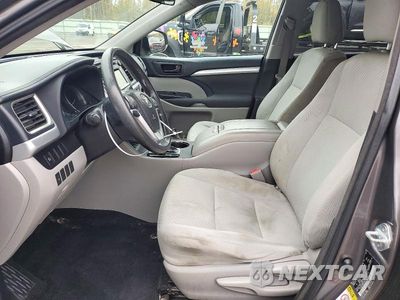 Zdjęcie 7 z 13 samochodu: 2017 TOYOTA HIGHLANDER LE VIN:5TDBZRFH0HS439921 - miniatura