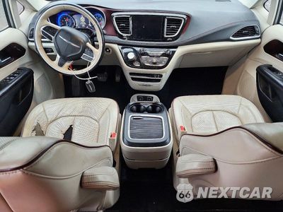 Zdjęcie 8 z 13 samochodu: 2019 CHRYSLER PACIFICA LIMITED VIN:2C4RC1GG6KR732102 - miniatura