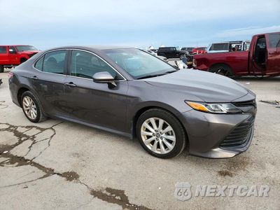 Czwarte zdjęcie samochodu z boku: 2018 TOYOTA CAMRY LE VIN:4T1B11HK8JU593579 - miniatura
