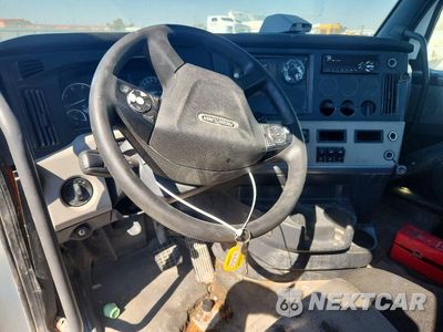 Zdjęcie 8 z 13 samochodu: 2019 FREIGHTLINER CASCADIA 126 SEMI TRUCK VIN:3AKJHLDV8KSKP8311 - miniatura