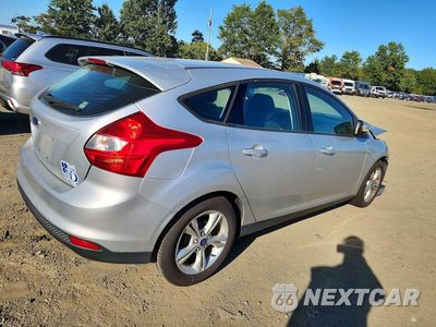 Trzecie zdjęcie samochodu z tyłu: 2013 FORD FOCUS SE VIN:1FADP3K21DL299778 - miniatura