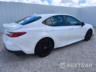 Trzecie zdjęcie samochodu z tyłu: 2025 TOYOTA CAMRY SE VIN:4T1DAACK4SU021250 - miniatura