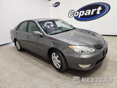 Czwarte zdjęcie samochodu z boku: 2005 TOYOTA CAMRY XLE V6 VIN:4T1BF32KX5U609387 - miniatura