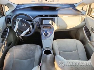 Zdjęcie 8 z 12 samochodu: 2012 TOYOTA PRIUS THREE VIN:JTDKN3DU6C5408552 - miniatura