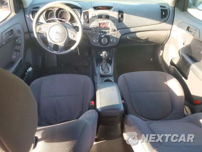 Zdjęcie 8 z 12 samochodu: 2012 KIA FORTE EX VIN:KNAFU4A20C5589092 - miniatura