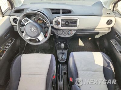 Zdjęcie 8 z 12 samochodu: 2013 TOYOTA YARIS 5-DOOR LE VIN:JTDKTUD38DD557636 - miniatura