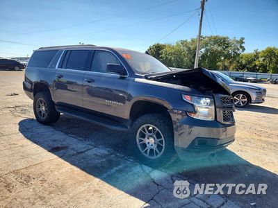 Czwarte zdjęcie samochodu z boku: 2017 CHEVROLET SUBURBAN K1500 LT VIN:1GNSKHKC9HR359144 - miniatura