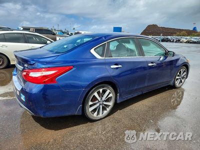 Trzecie zdjęcie samochodu z tyłu: 2016 NISSAN ALTIMA 2.5 SR VIN:1N4AL3AP4GN382383 - miniatura