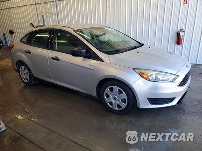 Czwarte zdjęcie samochodu z boku: 2016 FORD FOCUS S VIN:1FADP3E2XGL203405 - miniatura