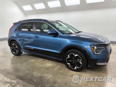 Czwarte zdjęcie samochodu z boku: 2023 KIA NIRO WIND VIN:KNDCR3L11P5036446 - miniatura