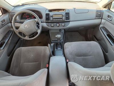 Zdjęcie 8 z 13 samochodu: 2005 TOYOTA CAMRY LE VIN:JTDBE32K053025884 - miniatura