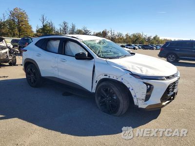 Czwarte zdjęcie samochodu z boku: 2024 CHEVROLET TRAX ACTIV VIN:KL77LKE26RC085379 - miniatura