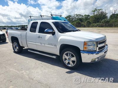 Czwarte zdjęcie samochodu z boku: 2013 CHEVROLET SILVERADO C1500 LT VIN:1GCRCSE04DZ260230 - miniatura