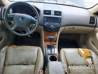 Zdjęcie 8 z 12 samochodu: 2004 HONDA ACCORD EX VIN:1HGCM56894A049078 - miniatura