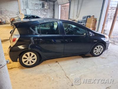Trzecie zdjęcie samochodu z tyłu: 2013 TOYOTA PRIUS C TWO VIN:JTDKDTB32D1536311 - miniatura