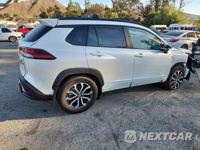 Trzecie zdjęcie samochodu z tyłu: 2026 TOYOTA COROLLA CROSS HYBRID SE VIN:7MUFBABG9TV092611 - miniatura