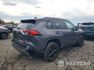 Trzecie zdjęcie samochodu z tyłu: 2021 TOYOTA RAV4 XSE VIN:2T3E6RFV0MW003185 - miniatura