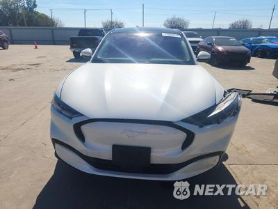 Piąte zdjęcie samochodu w środku: 2022 FORD MUSTANG MACH-E PREMIUM VIN:3FMTK3SS8NMA41967 - miniatura